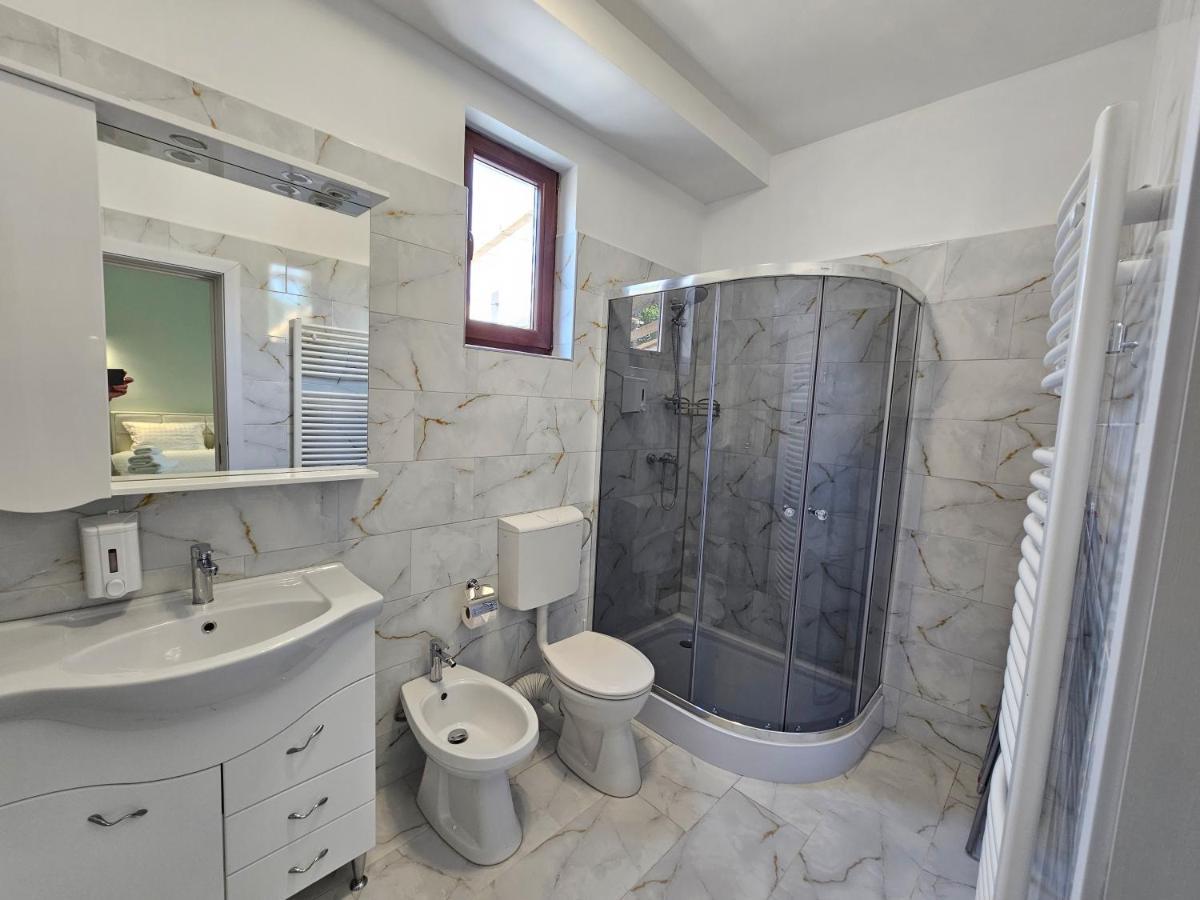 Colt De Rai Bed & Breakfast Hirtoape ภายนอก รูปภาพ